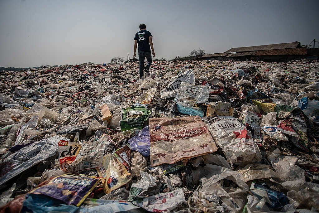 Polusi Plastik Dan Emisi Gas Rumah Kaca