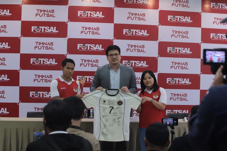 Jersey Timnas Futsal Indonesia Di Lelang Untuk Korban Bencana Sumatera