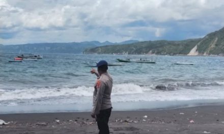 Pilu Nelayan Ende: Kapal Karam Tergulung Ombak Besar