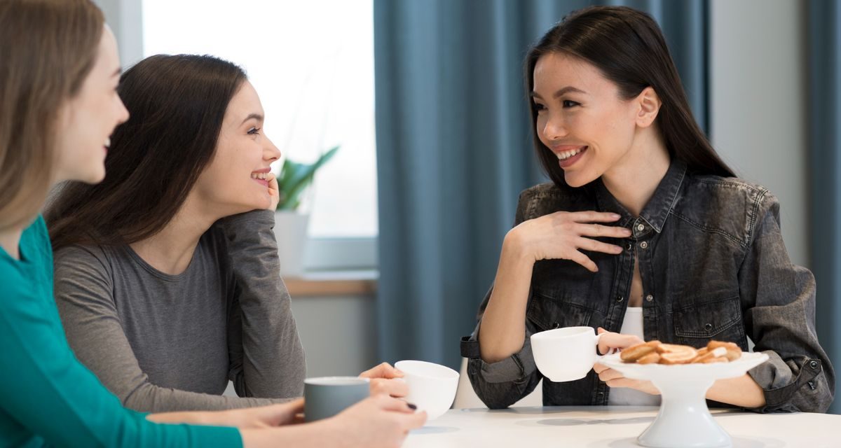 Simak 8 Alasan Pertemanan Beda Usia Bikin Mental Lebih Sehat