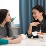 Simak 8 Alasan Pertemanan Beda Usia Bikin Mental Lebih Sehat