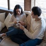 Dari 5 Bahasa Cinta, Mana Yang Bikin Pasangan Makin Sayang?