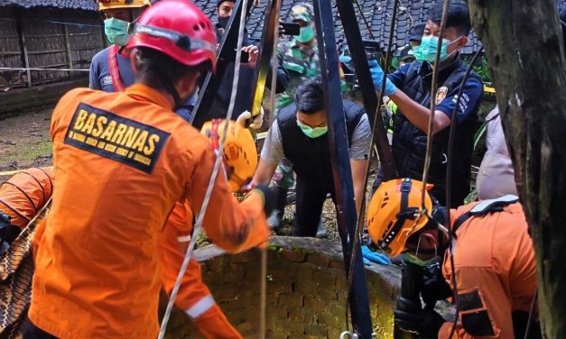 Evakuasi Mencekam Pelajar Di Sumur 30 M, Blower Di Terjunkan