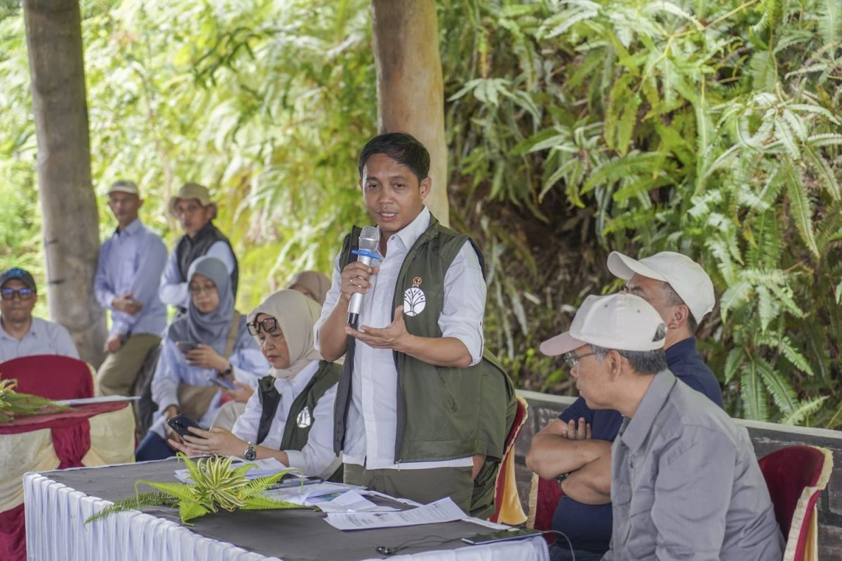 Misi Menhut: Jadikan Warga Desa Penjaga Hutan