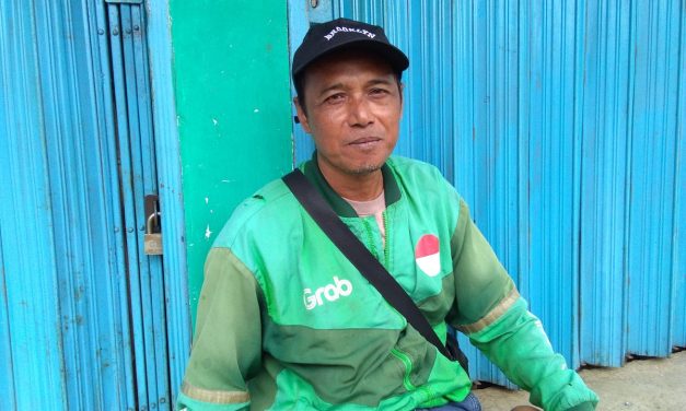 Lelah Berujung Syukur, Kisah Rudi Ojol Cari Rezeki Seharian