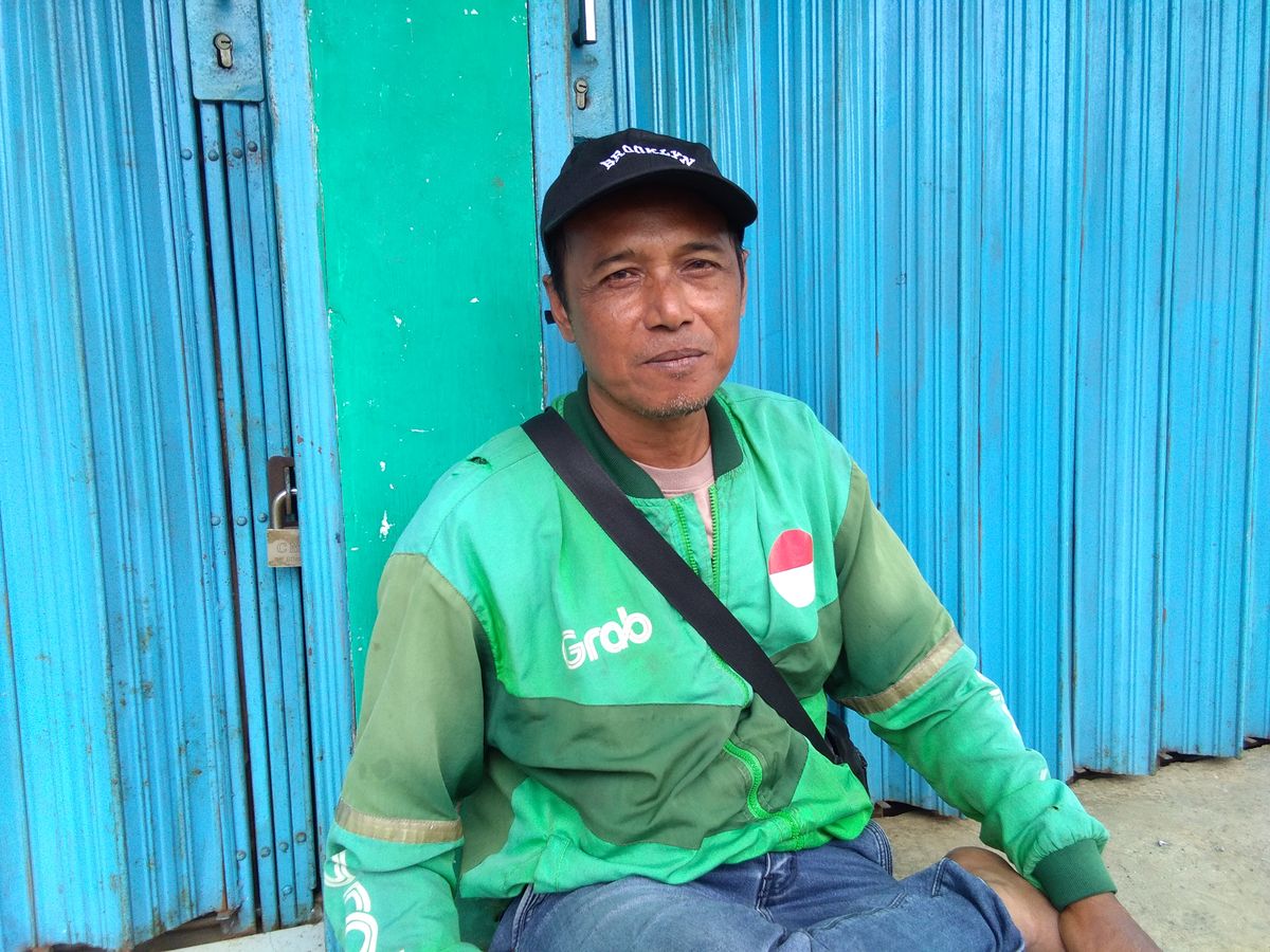 Lelah Berujung Syukur, Kisah Rudi Ojol Cari Rezeki Seharian