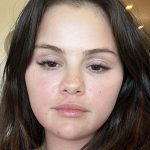 Tanpa Riasan! Selena Gomez Percaya Diri Tampil Polos