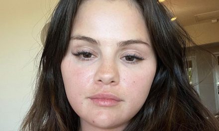 Tanpa Riasan! Selena Gomez Percaya Diri Tampil Polos