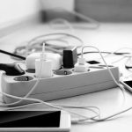 Bahaya Tersembunyi Akibat Malas Cabut Charger Ponsel